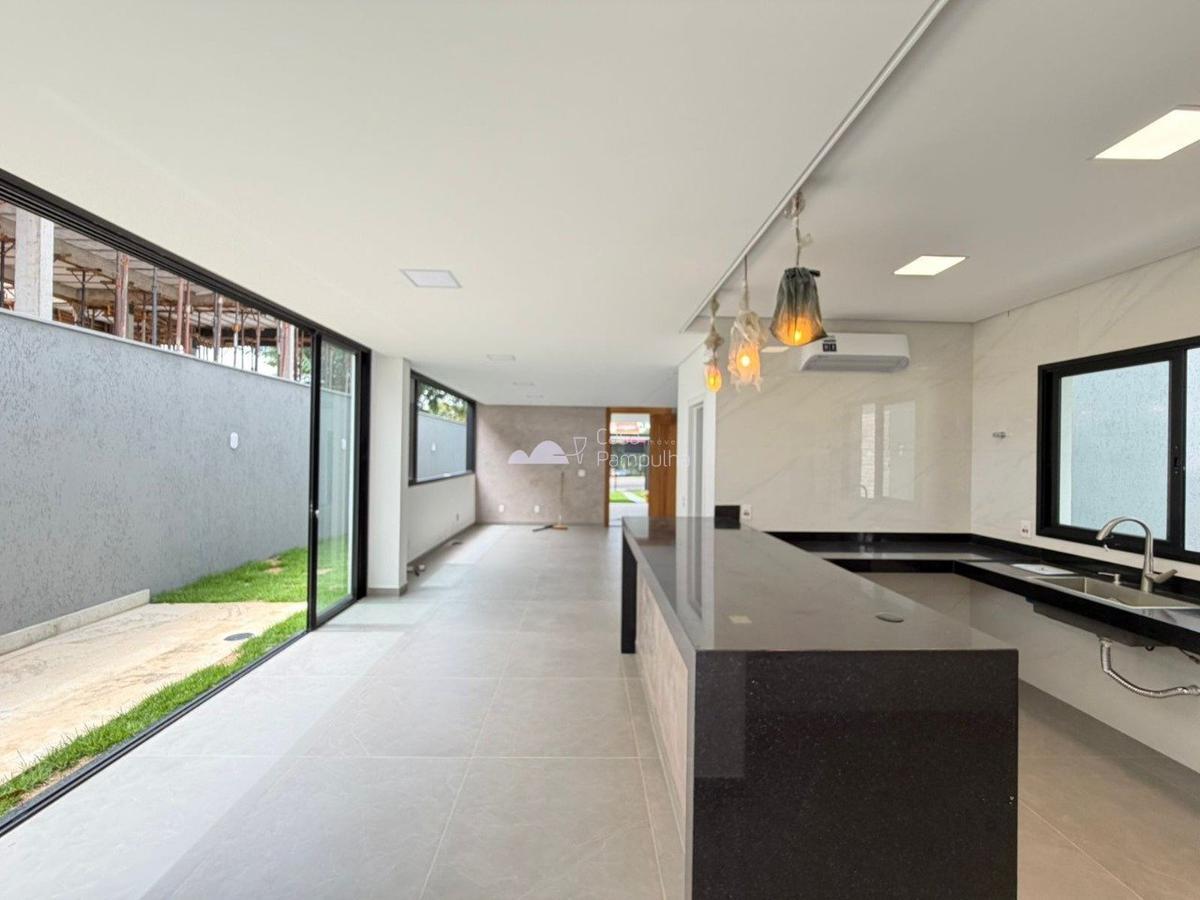 Casa, Trevo, 4 Quartos, 3 Vagas, 3 Suítes