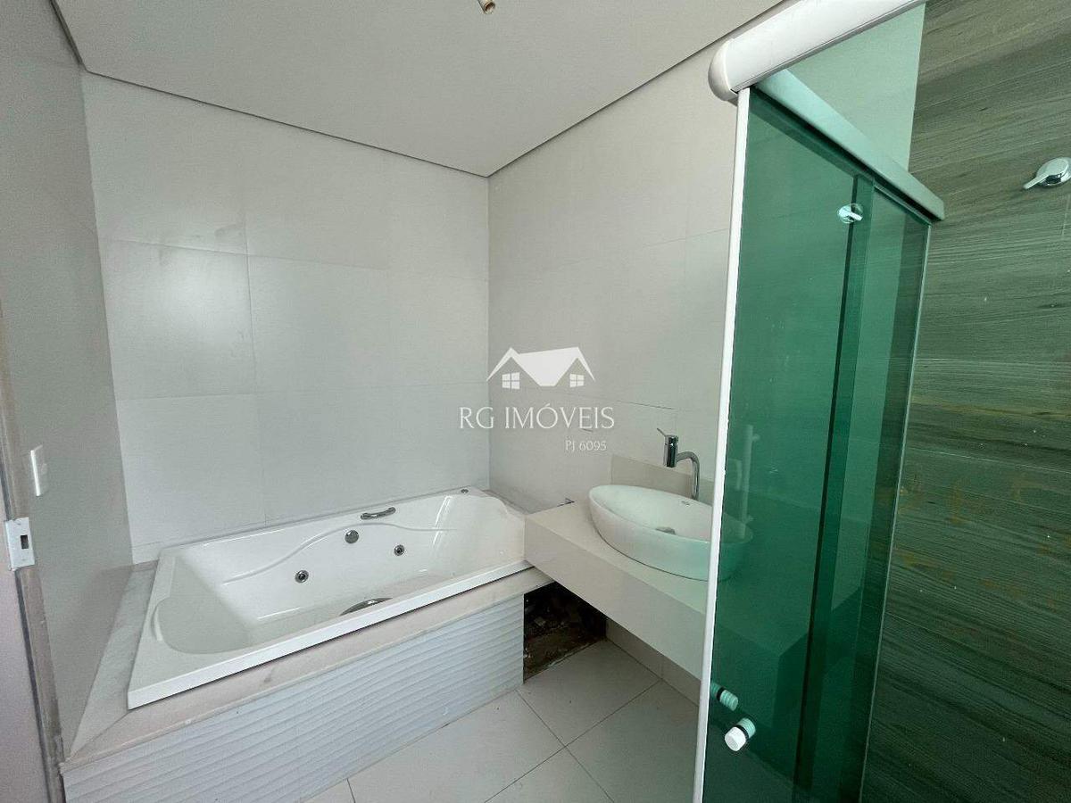 Casa, Brasiléia, 3 Quartos, 4 Vagas, 3 Suítes