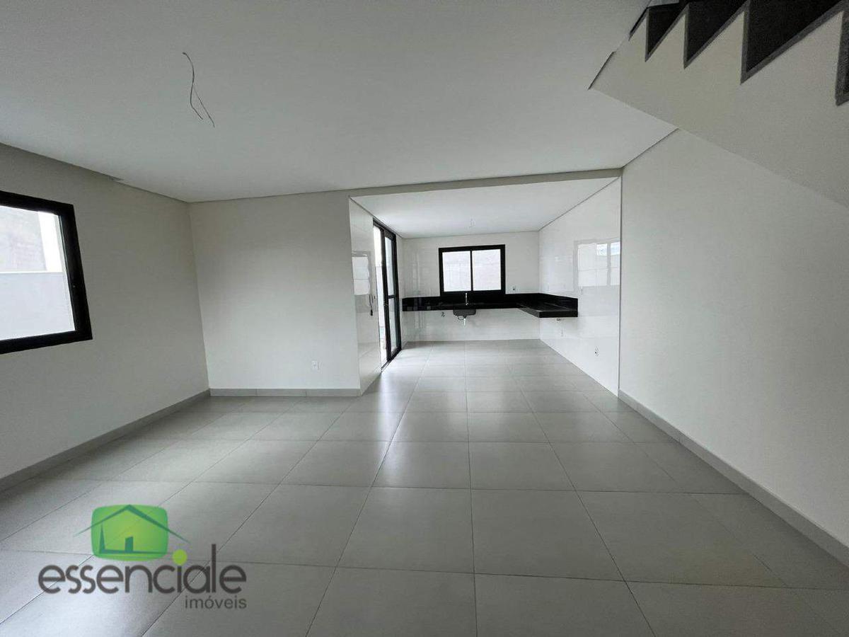 Casa, Centro, 3 Quartos, 2 Vagas, 1 Suíte