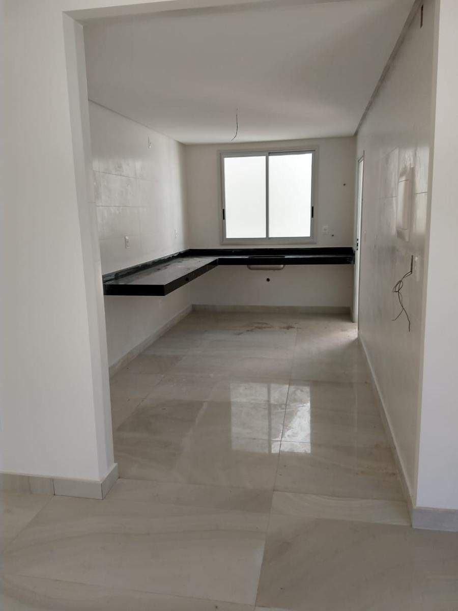 Casa, Centro, 3 Quartos, 2 Vagas, 1 Suíte