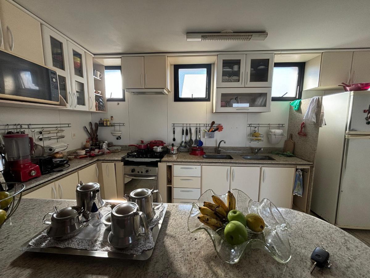 Casa, Caiçaras, 5 Quartos, 4 Vagas, 1 Suíte