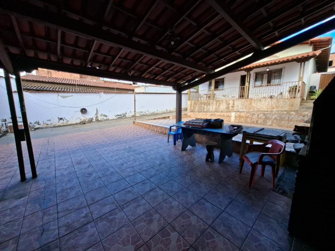 Casa, São Benedito, 3 Quartos, 4 Vagas, 1 Suíte