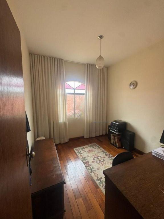 Casa, Casa Branca, 4 Quartos, 6 Vagas