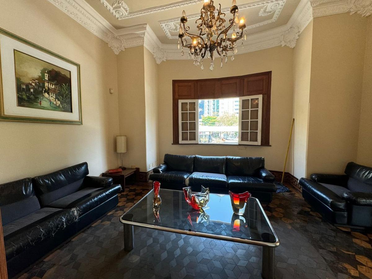 Casa, Funcionários, 10 Quartos, 30 Vagas, 5 Suítes