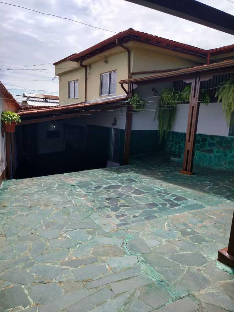 Casa, Novo Glória, 5 Quartos, 4 Vagas, 1 Suíte