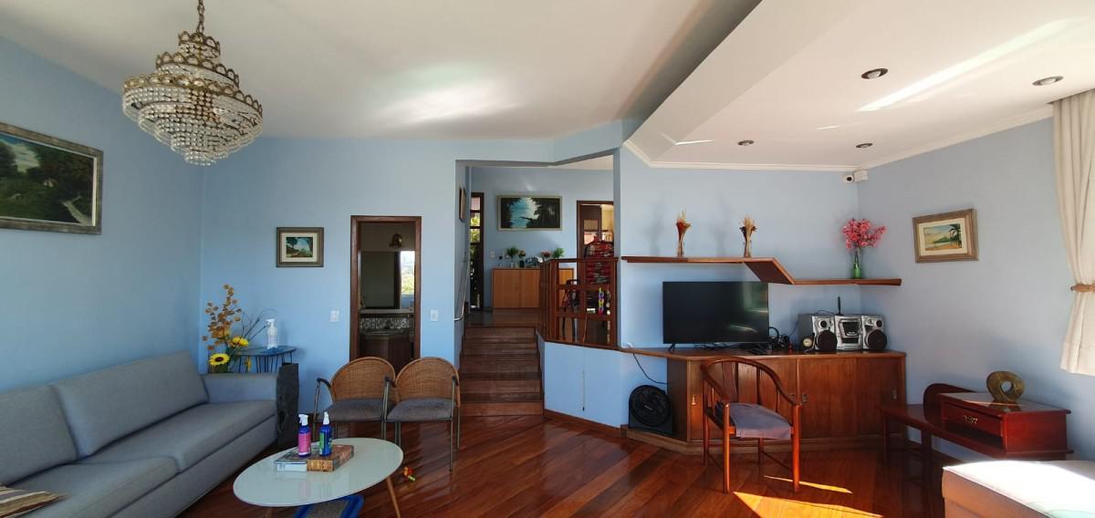 Casa, João Pinheiro, 5 Quartos, 4 Vagas, 1 Suíte