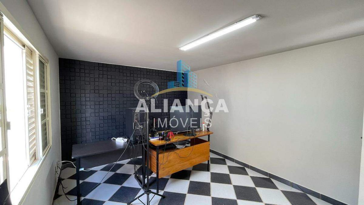 Casa, Centro, 4 Quartos, 2 Vagas, 3 Suítes