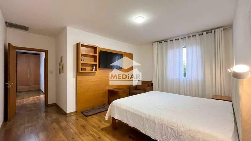 Casa, Castelo, 5 Quartos, 3 Vagas, 1 Suíte