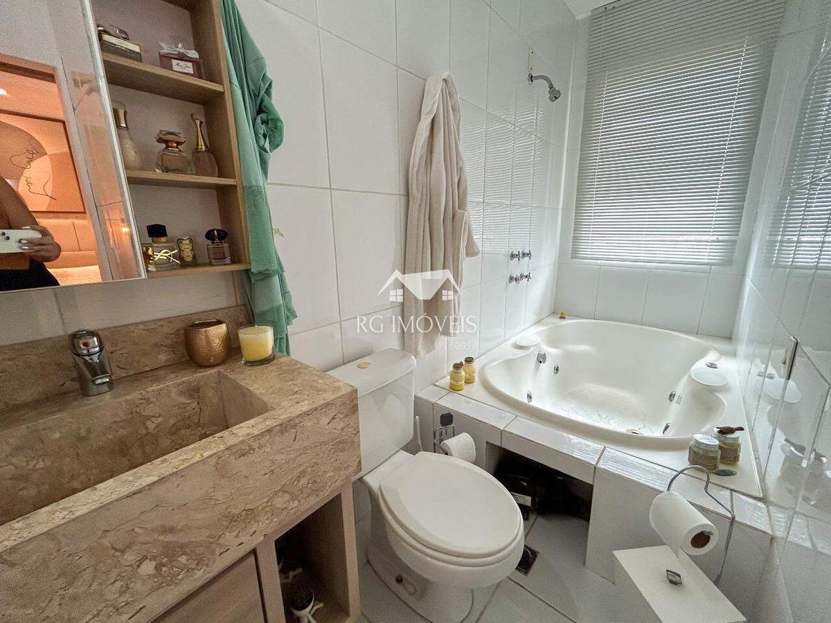 Casa, Santa Cruz Industrial, 4 Quartos, 4 Vagas, 2 Suítes