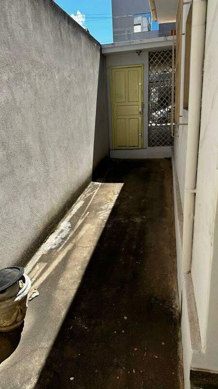 Casa, Centro, 4 Quartos, 2 Vagas, 1 Suíte