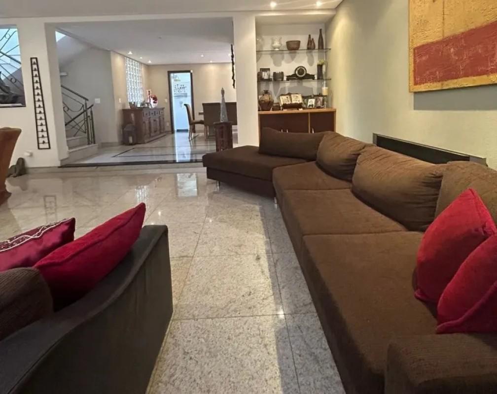 Casa, Centro, 4 Quartos, 5 Vagas, 1 Suíte