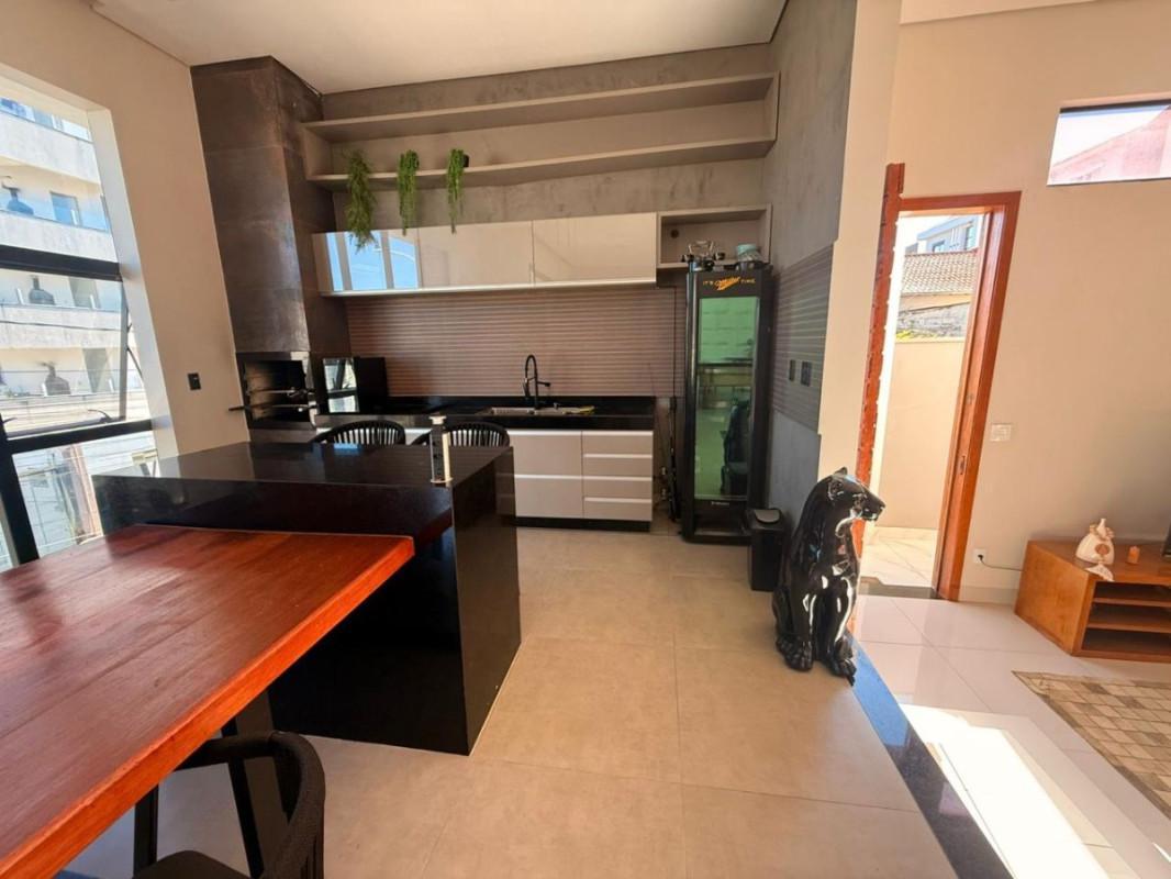Casa, Campos Elíseos, 3 Quartos, 4 Vagas, 1 Suíte