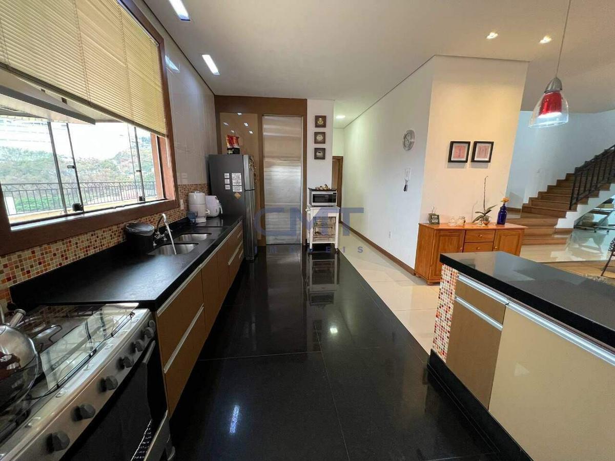 Casa, Estoril, 5 Quartos, 4 Vagas, 2 Suítes