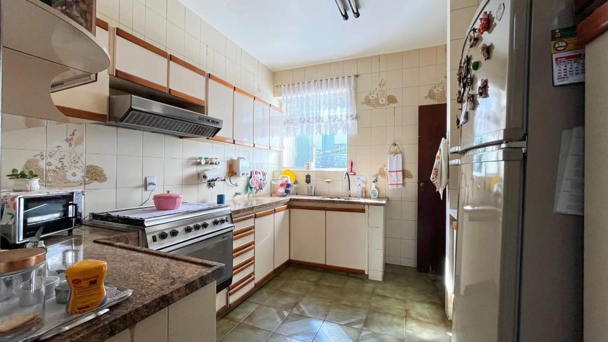 Casa, Luxemburgo, 5 Quartos, 4 Vagas, 2 Suítes