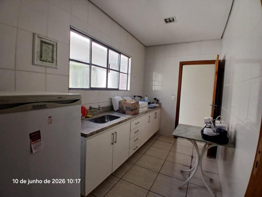 Casa Comercial, Planalto, 8 Quartos, 0 Vaga