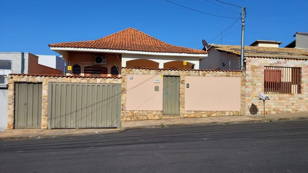 Casa, Jardim Europa, 3 Quartos, 3 Vagas, 1 Suíte