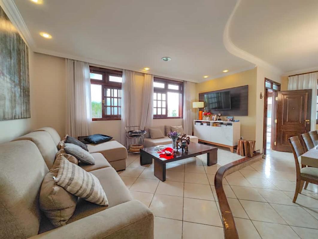 Casa, Castelo, 5 Quartos, 4 Vagas, 2 Suítes