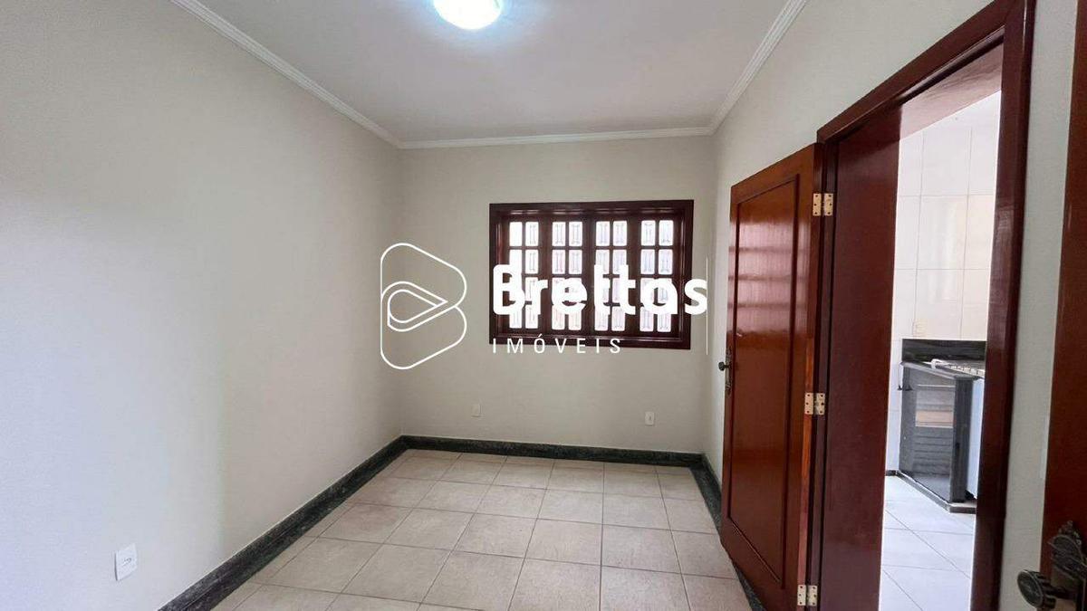 Casa, Centro, 5 Quartos, 2 Vagas, 2 Suítes