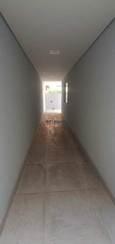 Casa, Quitandinha, 4 Quartos, 2 Vagas, 1 Suíte