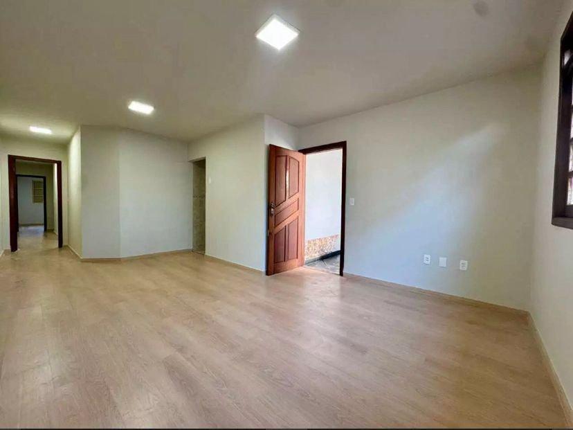 Casa, Castelo, 4 Quartos, 3 Vagas, 1 Suíte