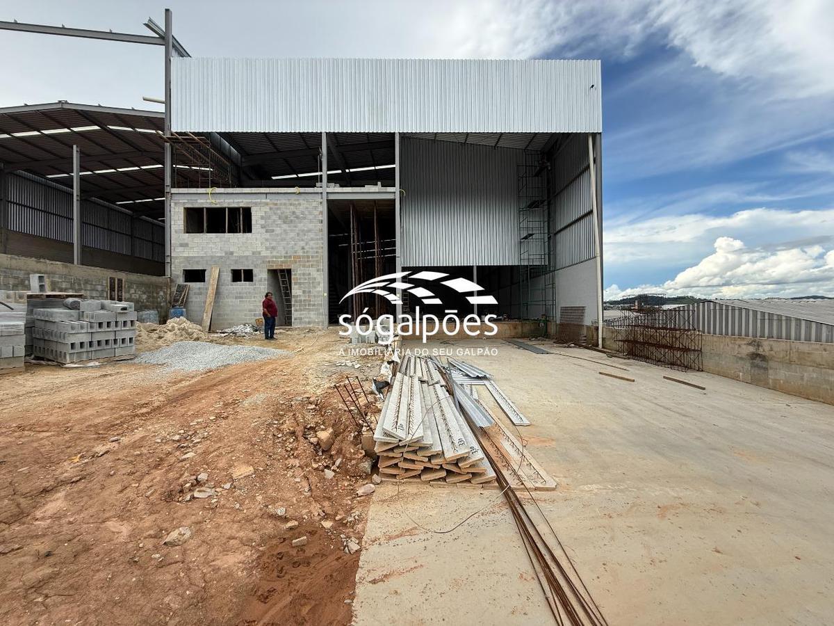 Galpão, Bandeirinhas, 12 Vagas