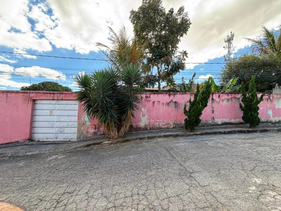 Casa, Cachoeirinha, 3 Quartos, 12 Vagas, 1 Suíte