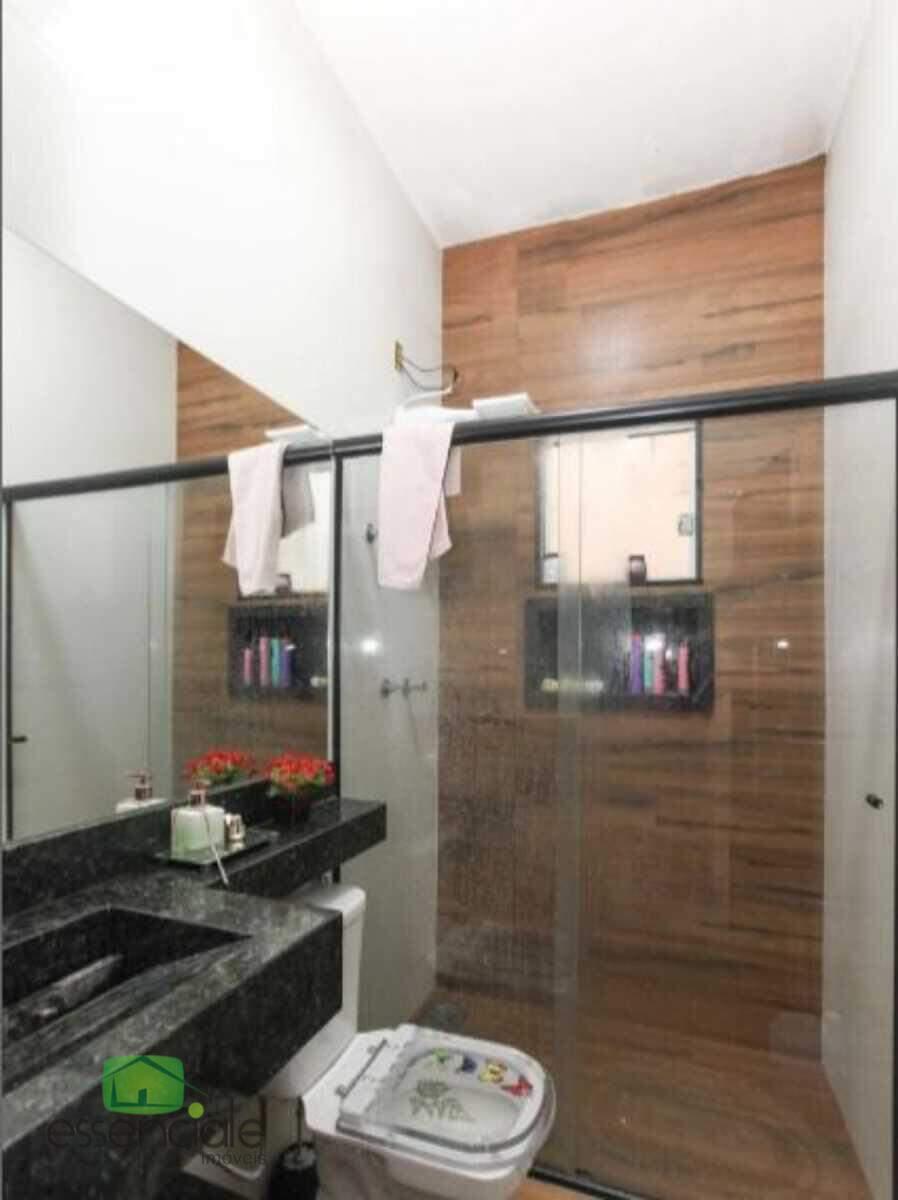 Casa, Industrial, 3 Quartos, 4 Vagas, 1 Suíte