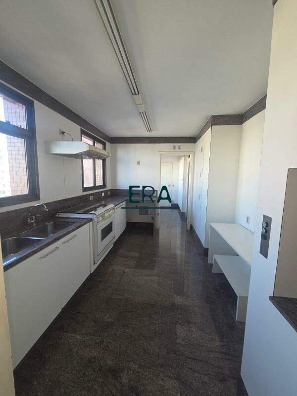 Apartamento, Funcionários, 5 Quartos, 4 Vagas, 4 Suítes