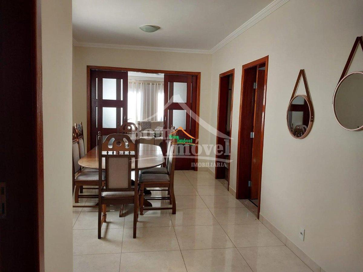 Casa, Centro, 3 Quartos, 7 Vagas, 1 Suíte