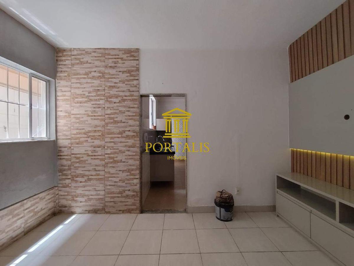 Apartamento, Floresta, 2 Quartos, 0 Vaga