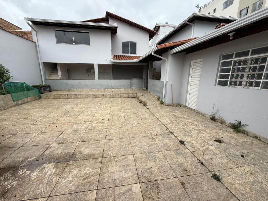 Casa, Bom Retiro, 3 Quartos, 4 Vagas, 1 Suíte