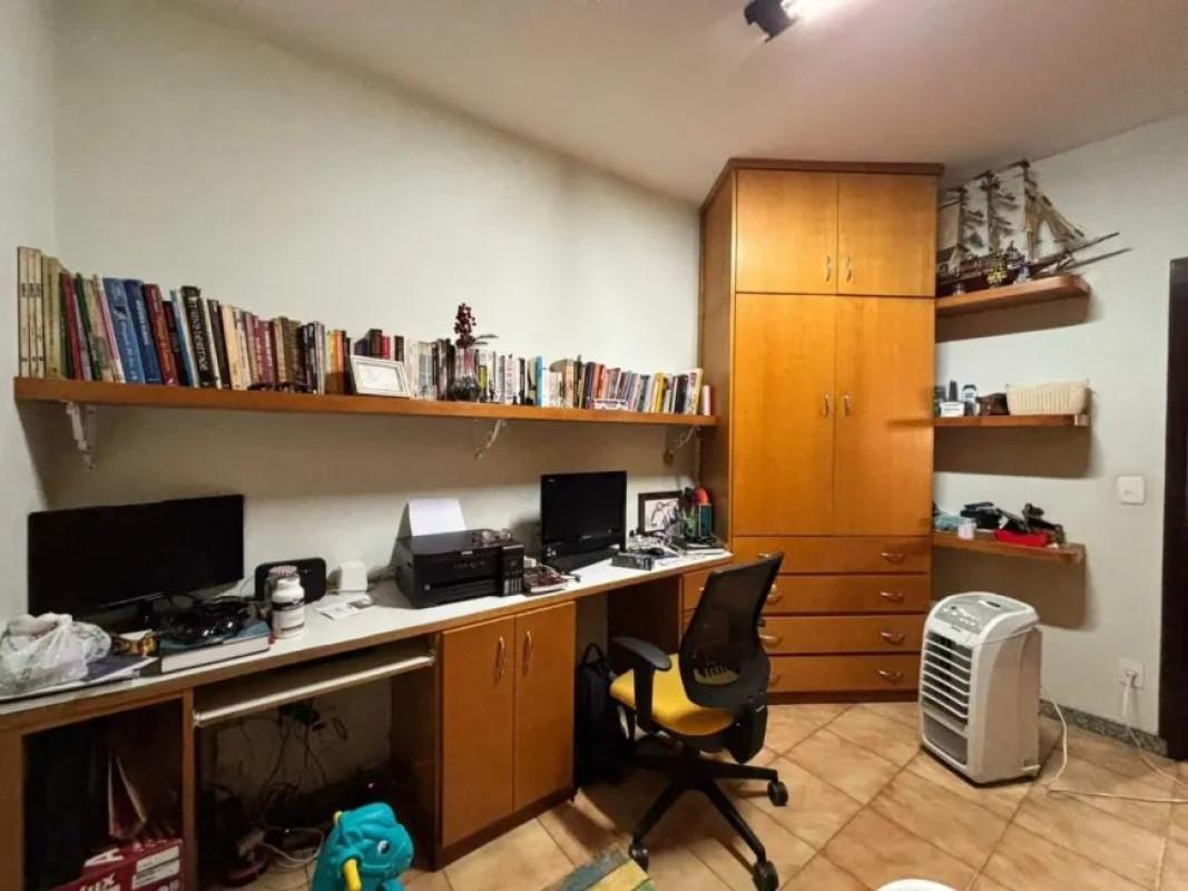Casa, Castelo, 4 Quartos, 4 Vagas, 1 Suíte