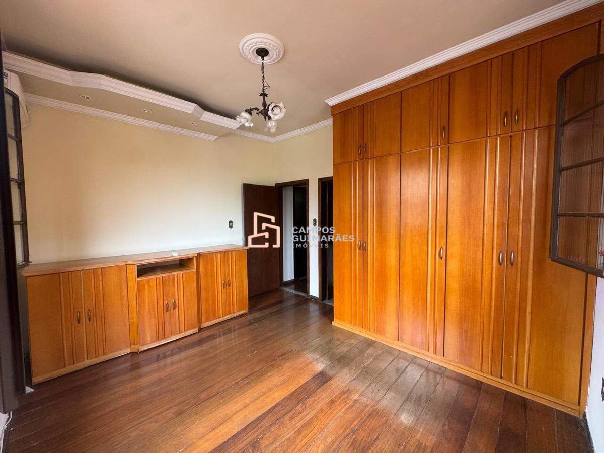 Casa, Industrial, 4 Quartos, 2 Vagas, 2 Suítes