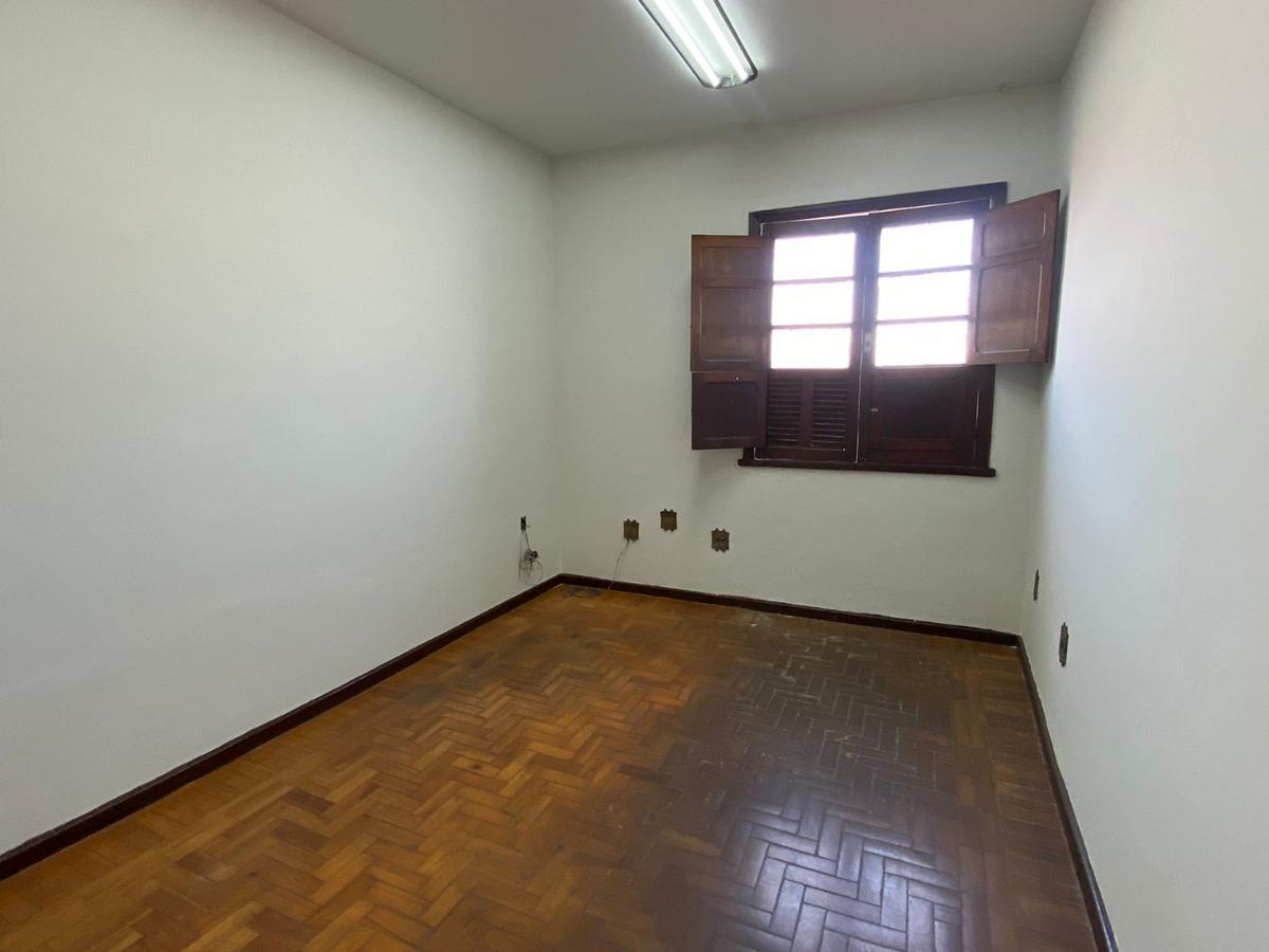 Casa, Floresta, 12 Quartos, 0 Vaga, 2 Suítes