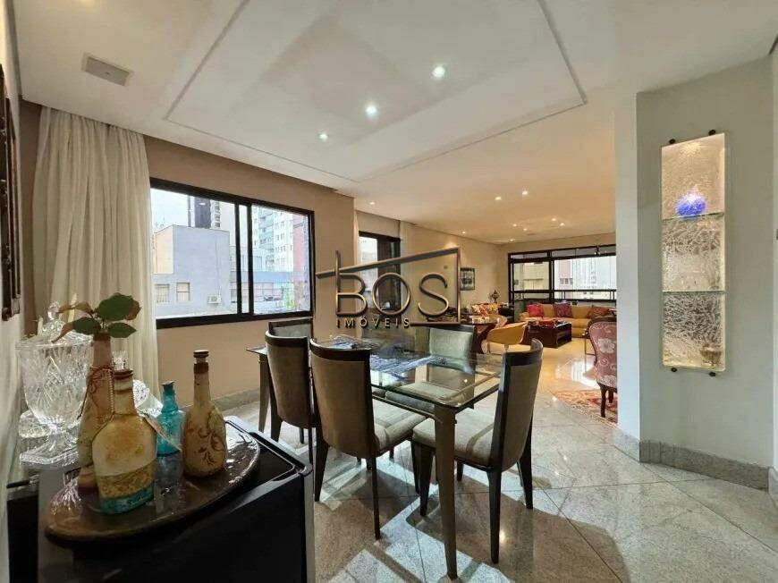 Apartamento, Funcionários, 4 Quartos, 4 Vagas, 2 Suítes