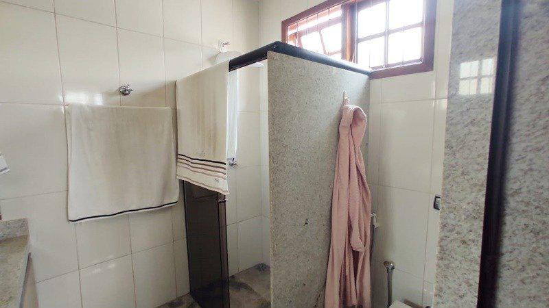 Casa, Braúnas, 3 Quartos, 8 Vagas, 2 Suítes