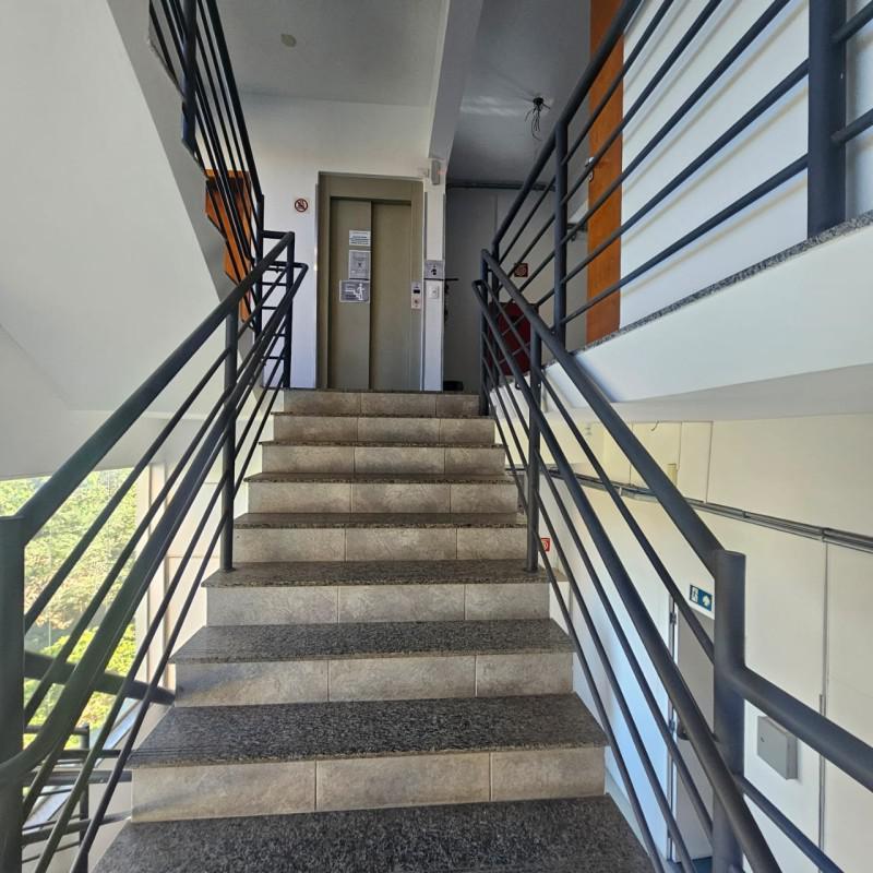 Prédio, Estoril, 0 Quarto, 17 Vagas