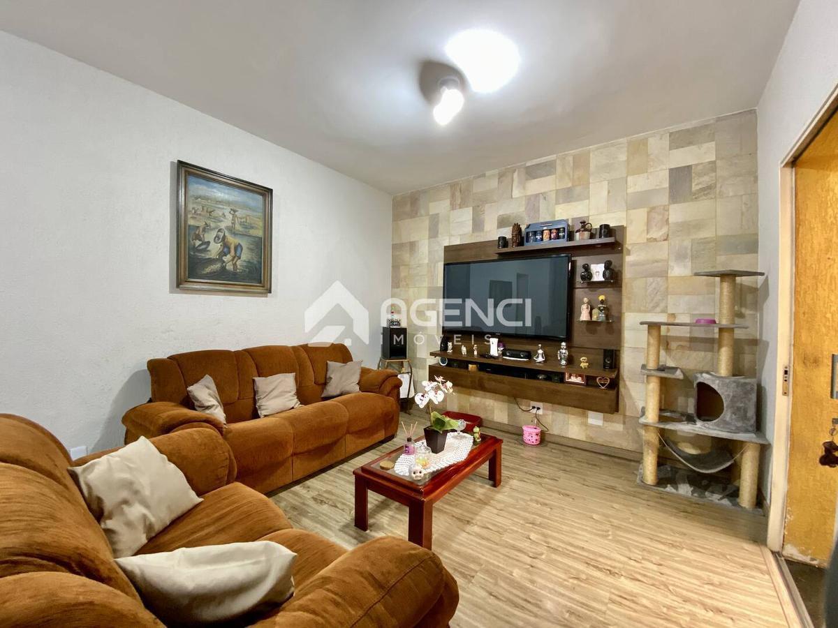 Casa, Santa Maria, 5 Quartos, 0 Vaga, 3 Suítes