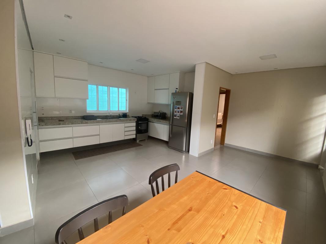 Casa, Sagrada Família, 2 Quartos, 2 Vagas, 1 Suíte