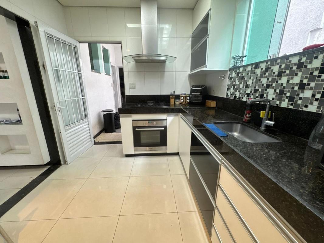 Casa, Planalto, 4 Quartos, 4 Vagas, 1 Suíte