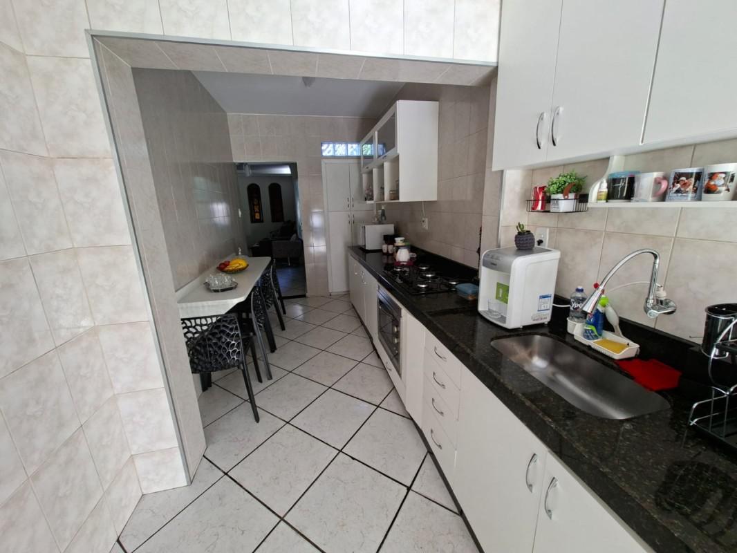 Casa, Letícia, 3 Quartos, 8 Vagas, 1 Suíte