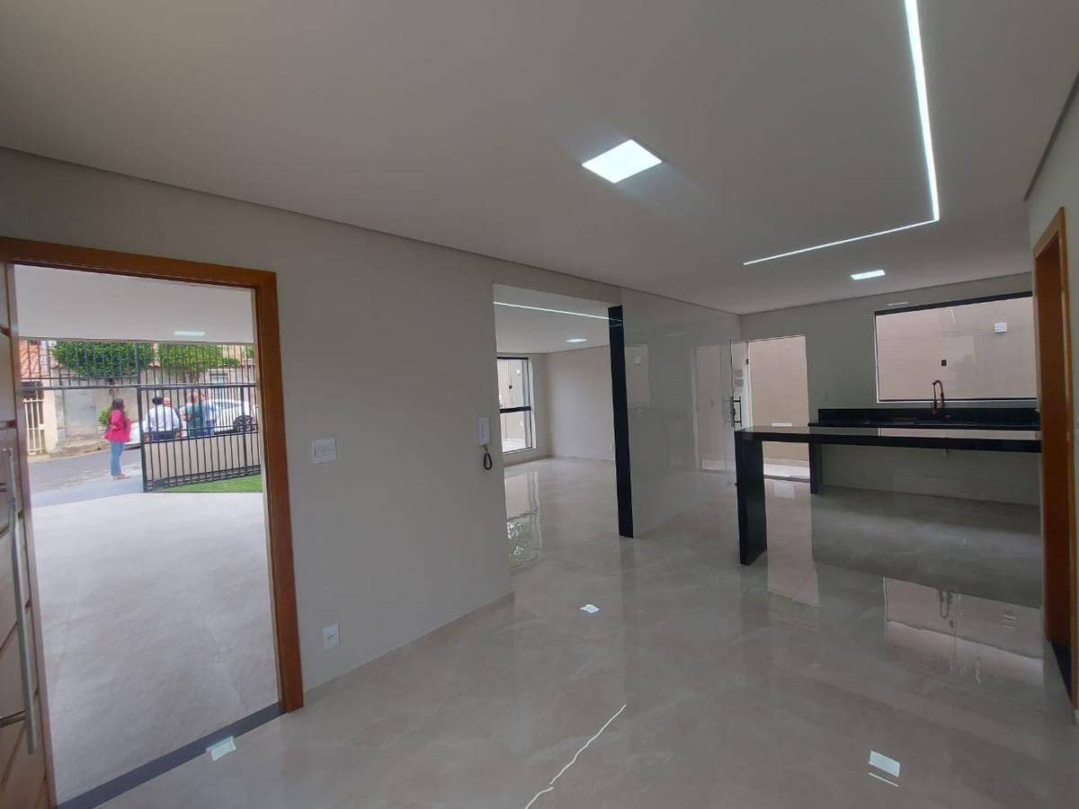 Casa, Planalto, 4 Quartos, 4 Vagas, 1 Suíte