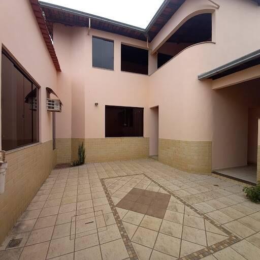 Casa, Universitário, 4 Quartos, 3 Vagas, 1 Suíte