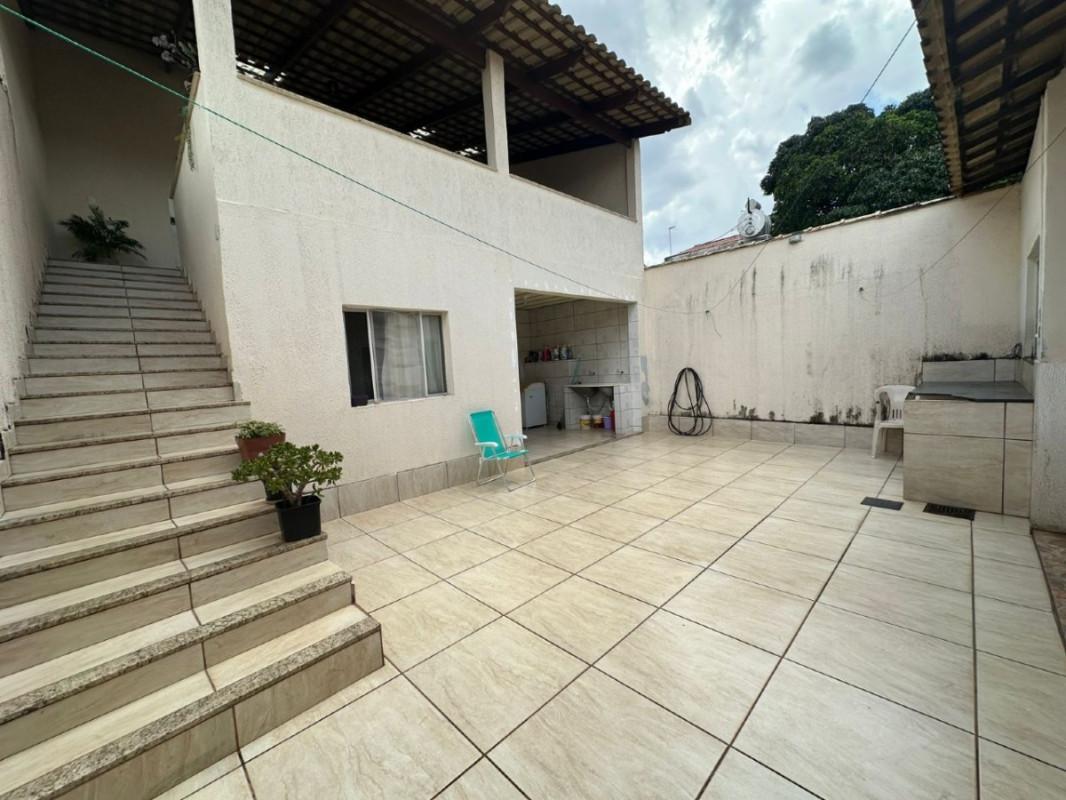 Casa, Teixeira Dias (barreiro), 3 Quartos, 2 Vagas, 1 Suíte