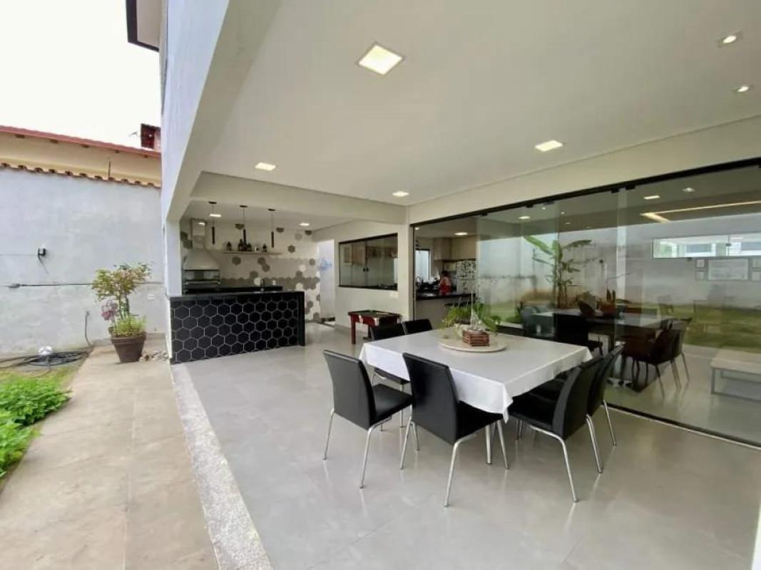 Casa, Planalto, 3 Quartos, 4 Vagas, 3 Suítes