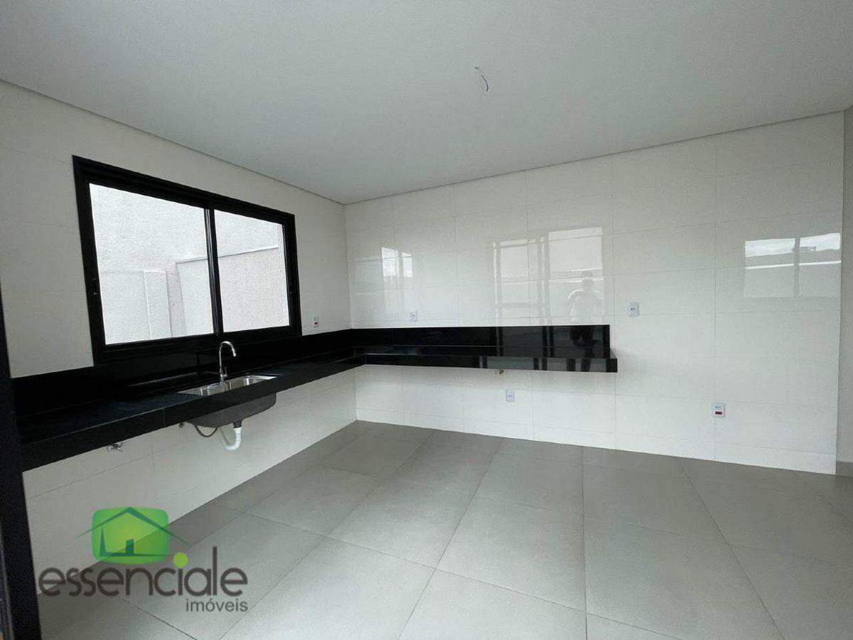 Casa, Centro, 3 Quartos, 2 Vagas, 1 Suíte