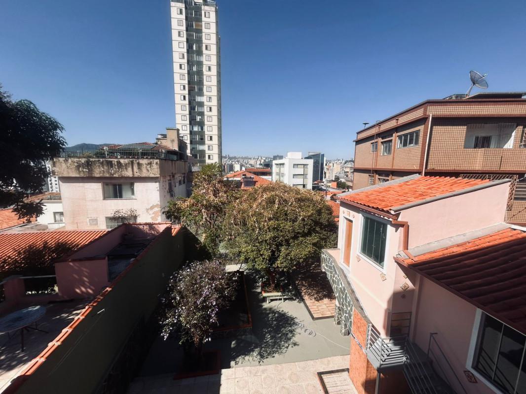 Casa Comercial, Colégio Batista, 4 Quartos, 3 Vagas, 2 Suítes