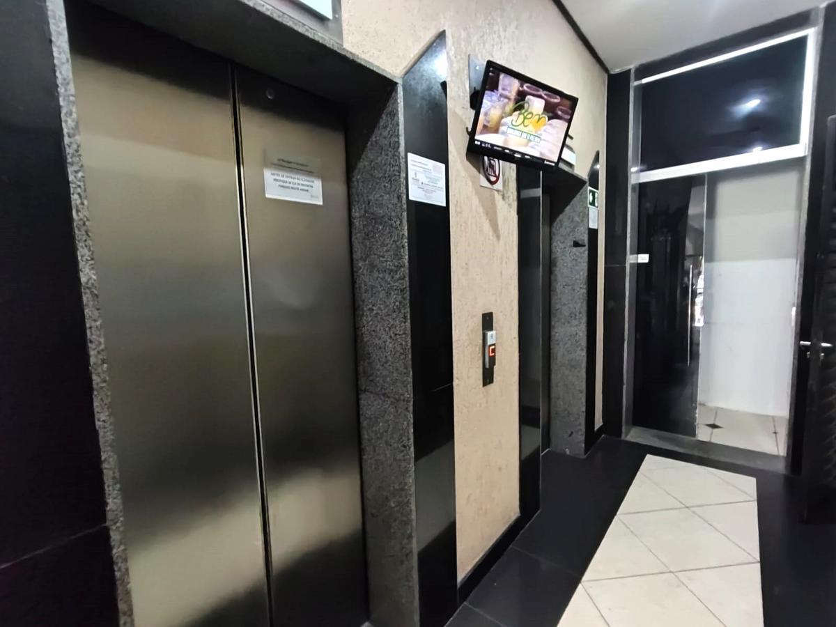 Sala, Barro Preto, 0 Quarto, 2 Vagas