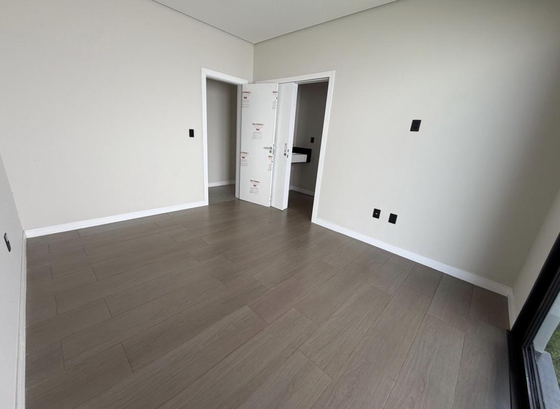 Casa, Trevo, 4 Quartos, 3 Vagas, 3 Suítes