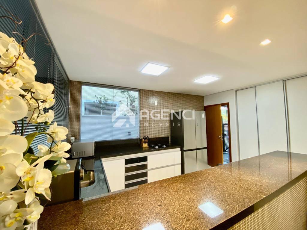 Casa, Trevo, 4 Quartos, 0 Vaga, 3 Suítes